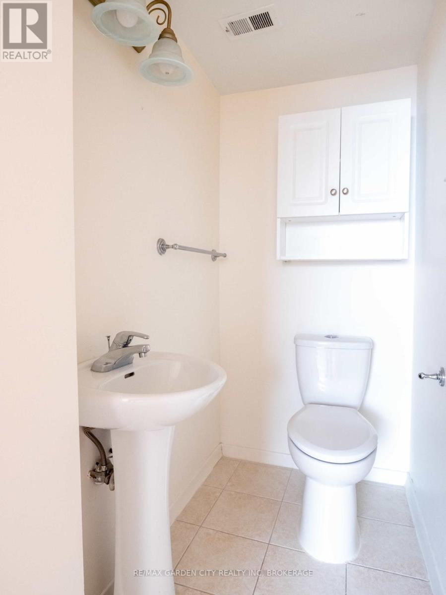 1002 - 35 Towering Heights Boulevard, St. Catharines (Glendale/glenridge), Ontario  L2T 3G8 - Photo 11 - X12239902