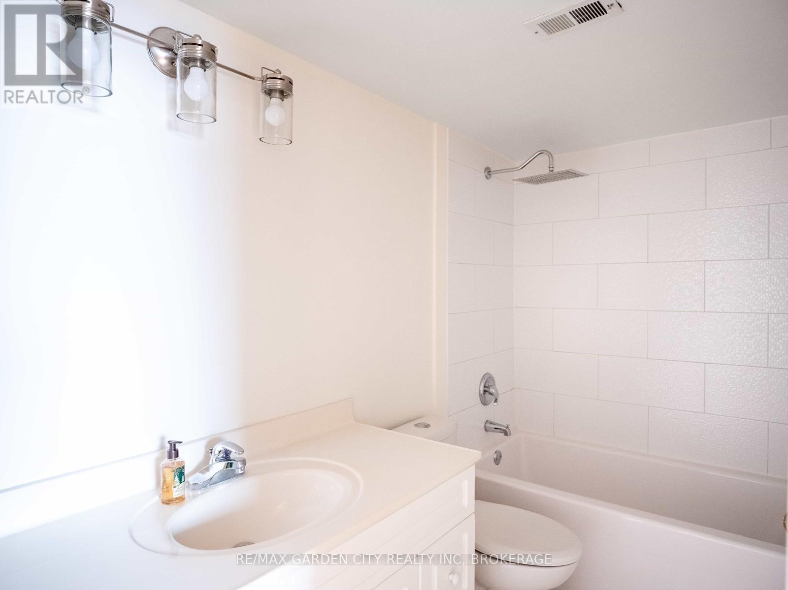 1002 - 35 Towering Heights Boulevard, St. Catharines (Glendale/glenridge), Ontario  L2T 3G8 - Photo 15 - X12239902