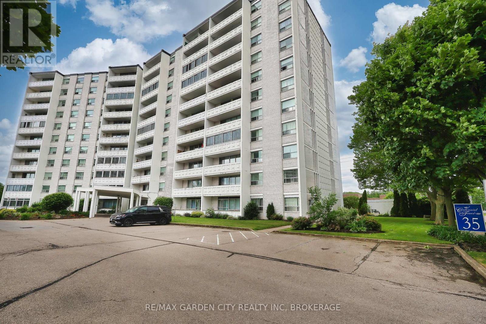 1002 - 35 Towering Heights Boulevard, St. Catharines (Glendale/glenridge), Ontario  L2T 3G8 - Photo 2 - X12239902
