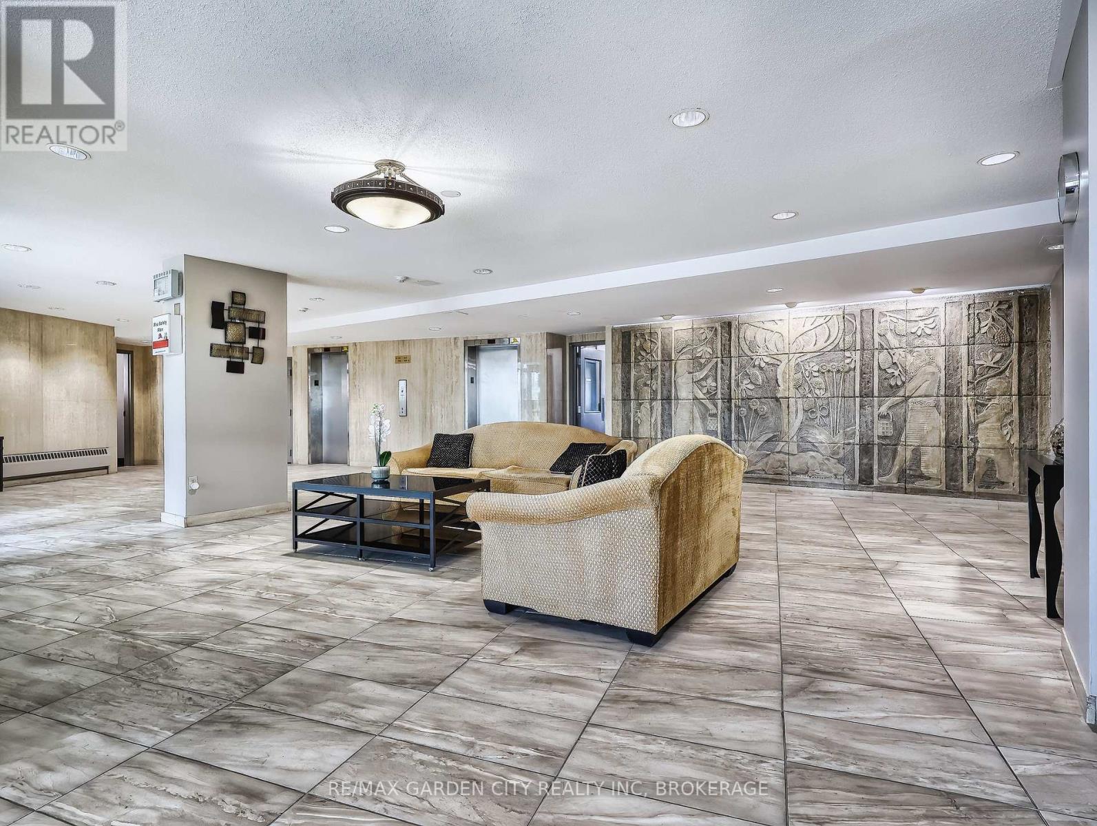 1002 - 35 Towering Heights Boulevard, St. Catharines (Glendale/glenridge), Ontario  L2T 3G8 - Photo 3 - X12239902