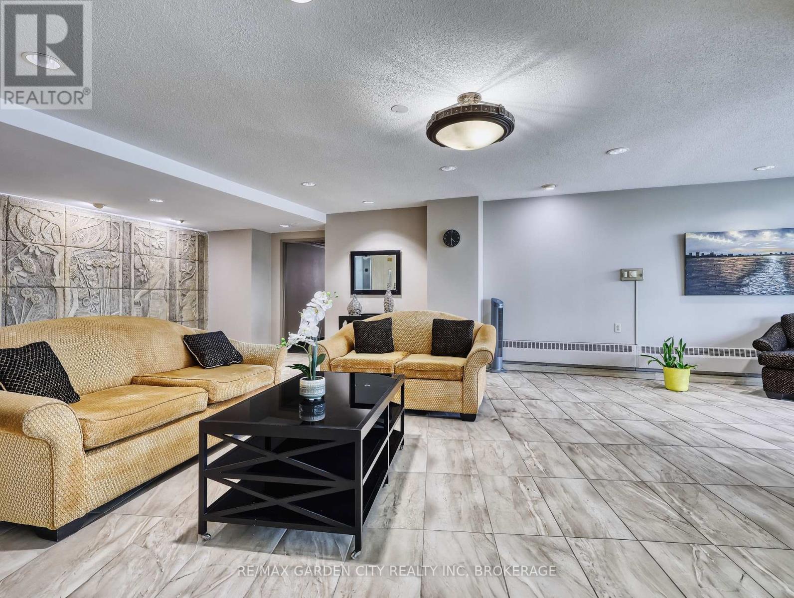 1002 - 35 Towering Heights Boulevard, St. Catharines (Glendale/glenridge), Ontario  L2T 3G8 - Photo 4 - X12239902