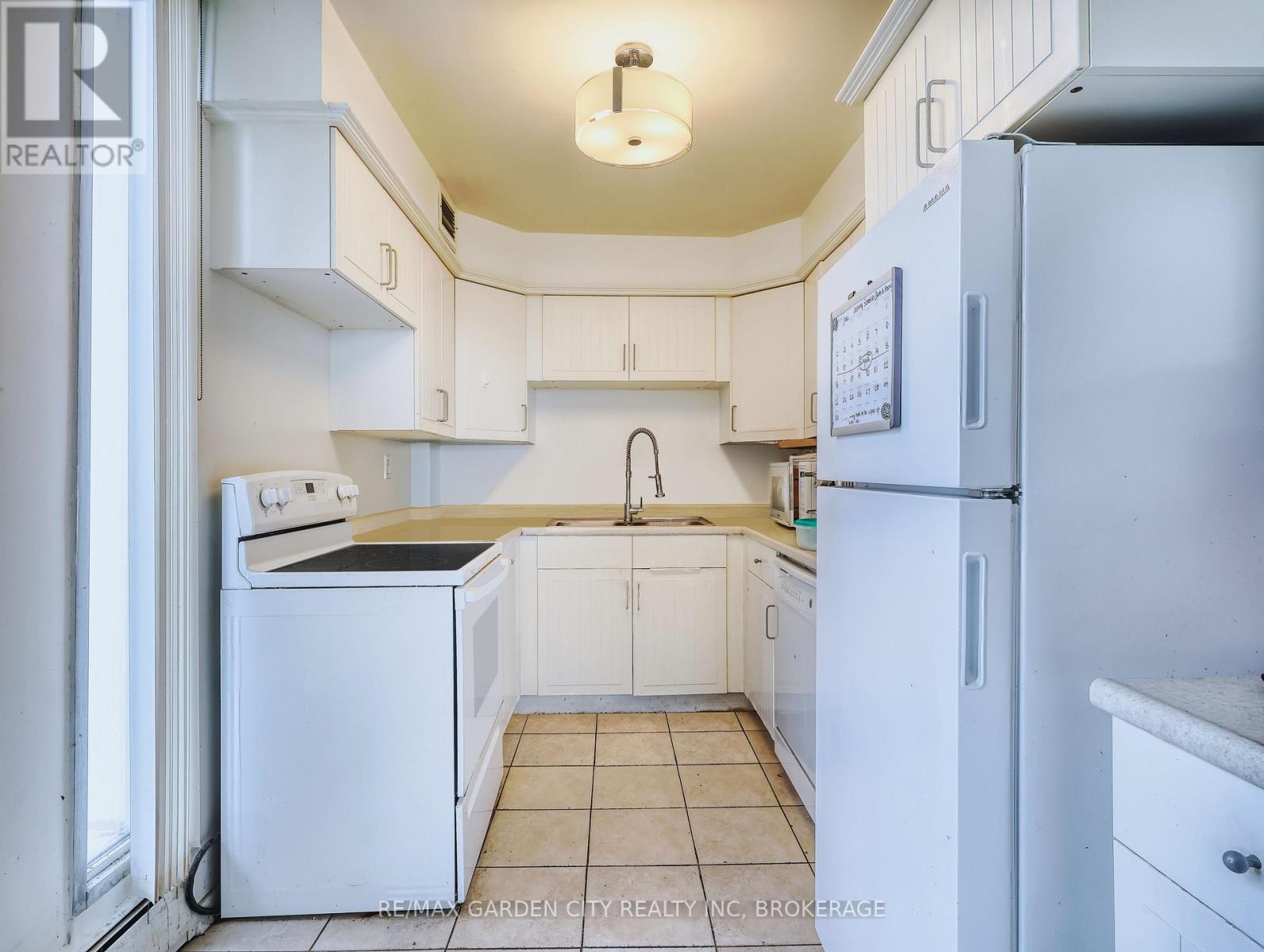 1002 - 35 Towering Heights Boulevard, St. Catharines (Glendale/glenridge), Ontario  L2T 3G8 - Photo 7 - X12239902