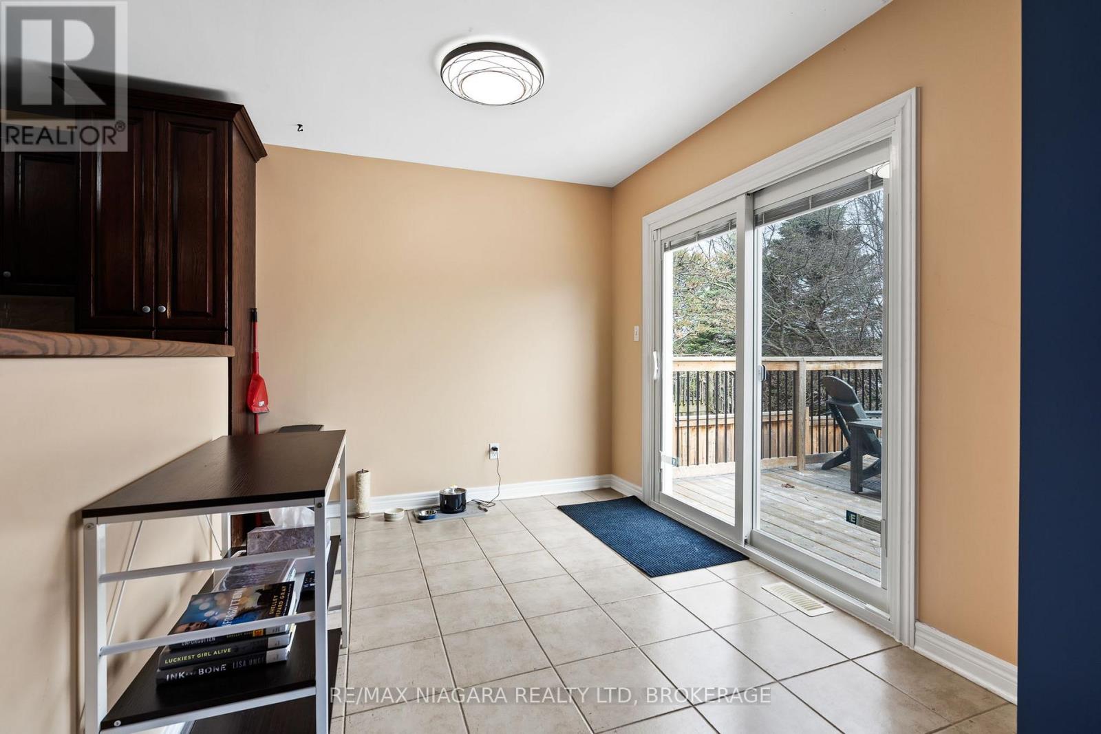426 Barrington Court, Fort Erie, Ontario  L0S 1N0 - Photo 14 - X12240019