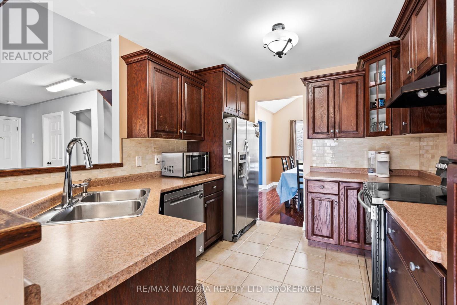 426 Barrington Court, Fort Erie, Ontario  L0S 1N0 - Photo 15 - X12240019