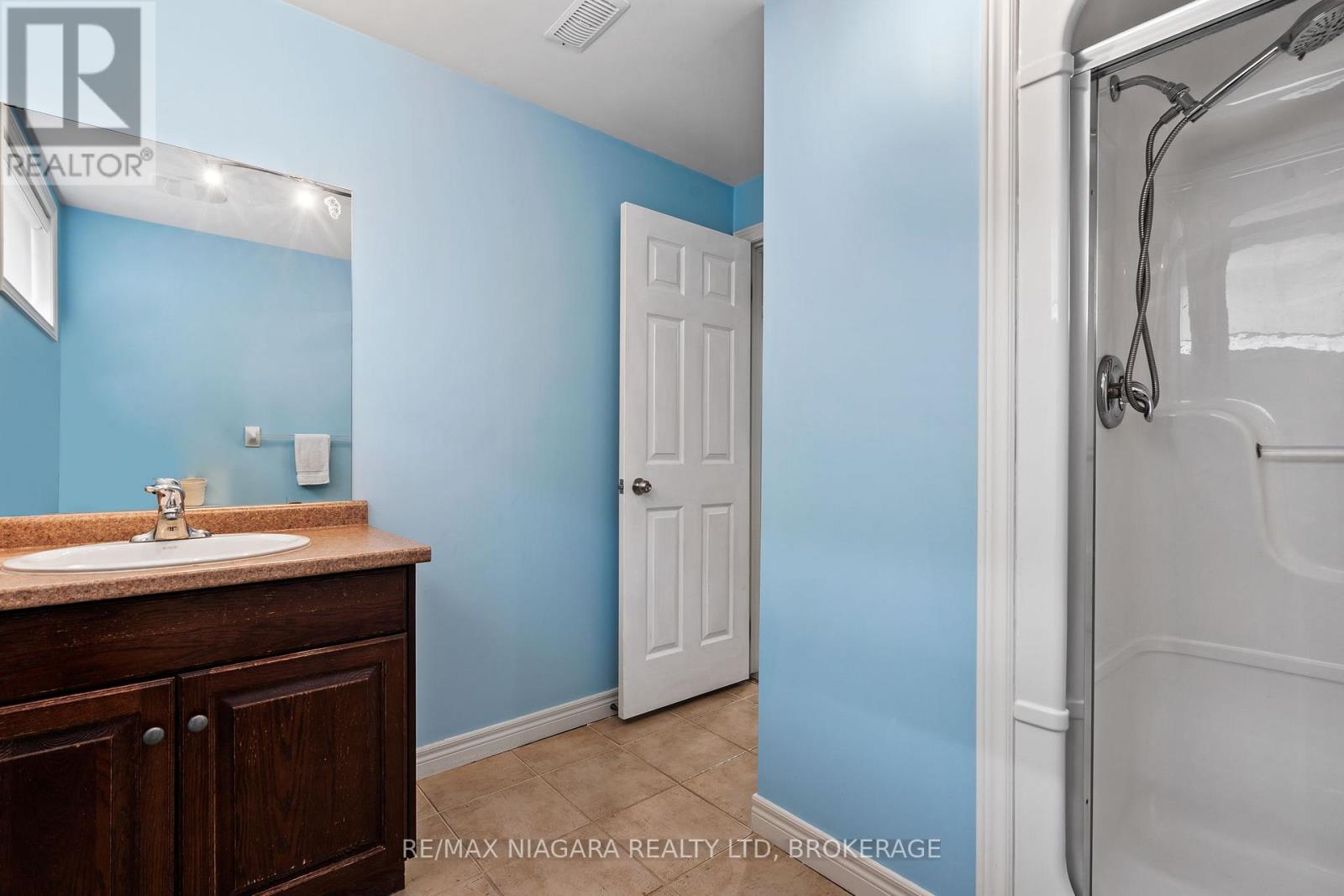 426 Barrington Court, Fort Erie, Ontario  L0S 1N0 - Photo 30 - X12240019