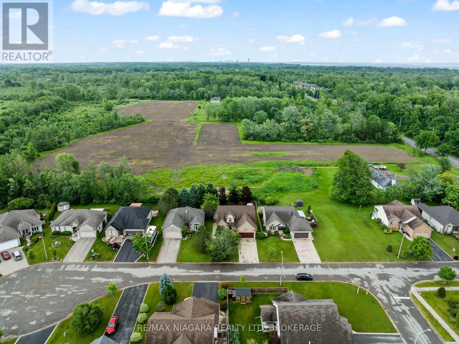 426 Barrington Court, Fort Erie, Ontario  L0S 1N0 - Photo 37 - X12240019