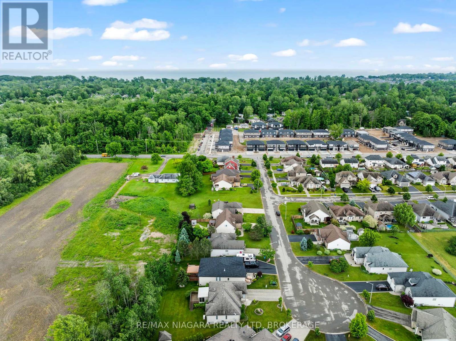 426 Barrington Court, Fort Erie, Ontario  L0S 1N0 - Photo 39 - X12240019