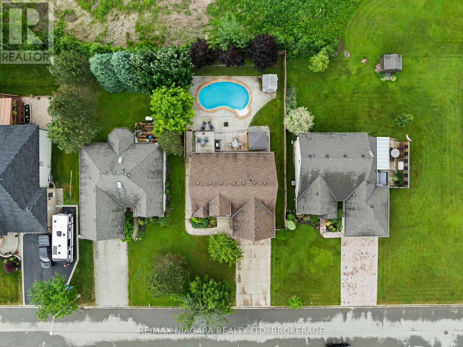 426 Barrington Court, Fort Erie, Ontario  L0S 1N0 - Photo 6 - X12240019
