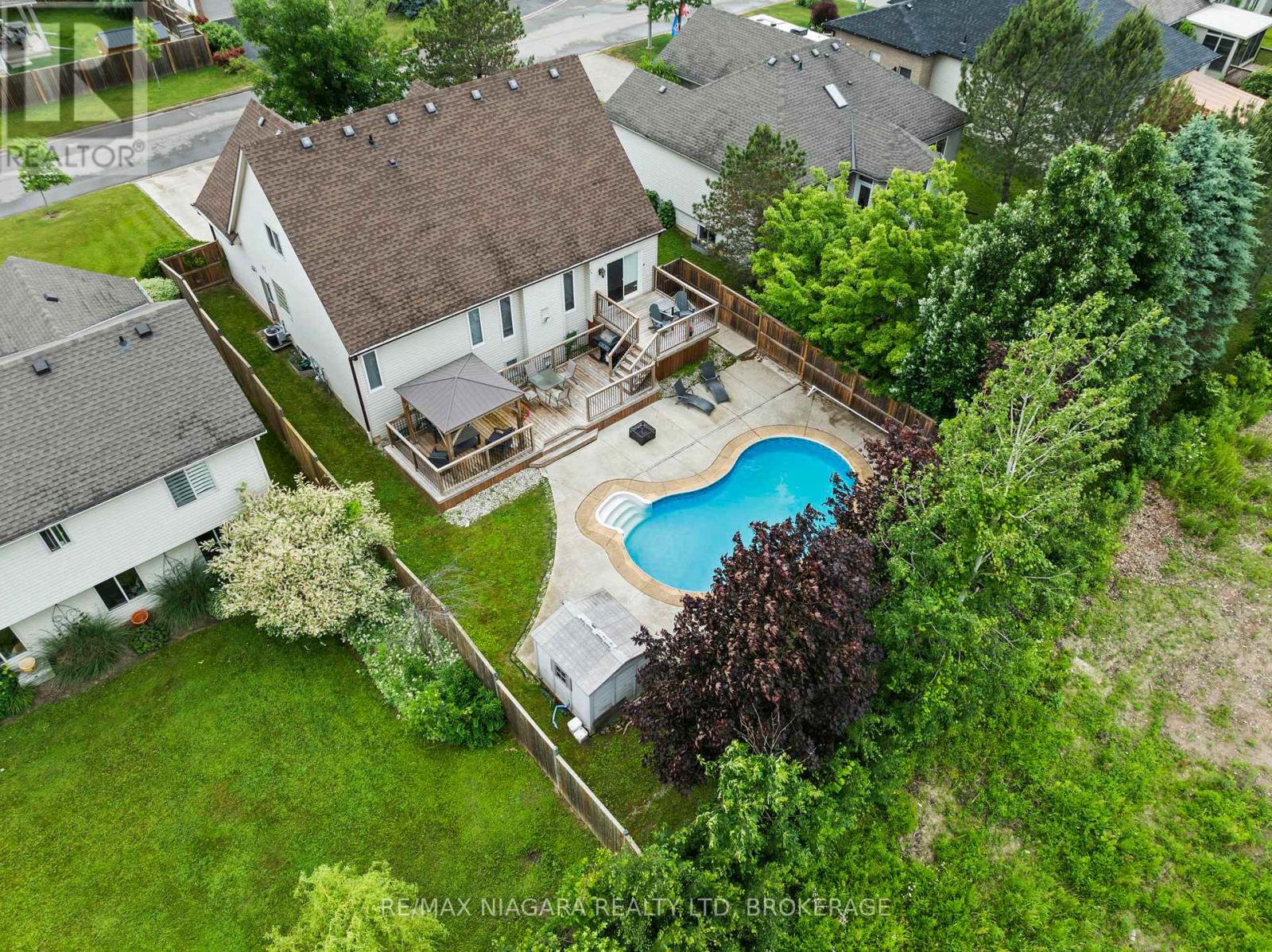 426 Barrington Court, Fort Erie, Ontario  L0S 1N0 - Photo 7 - X12240019