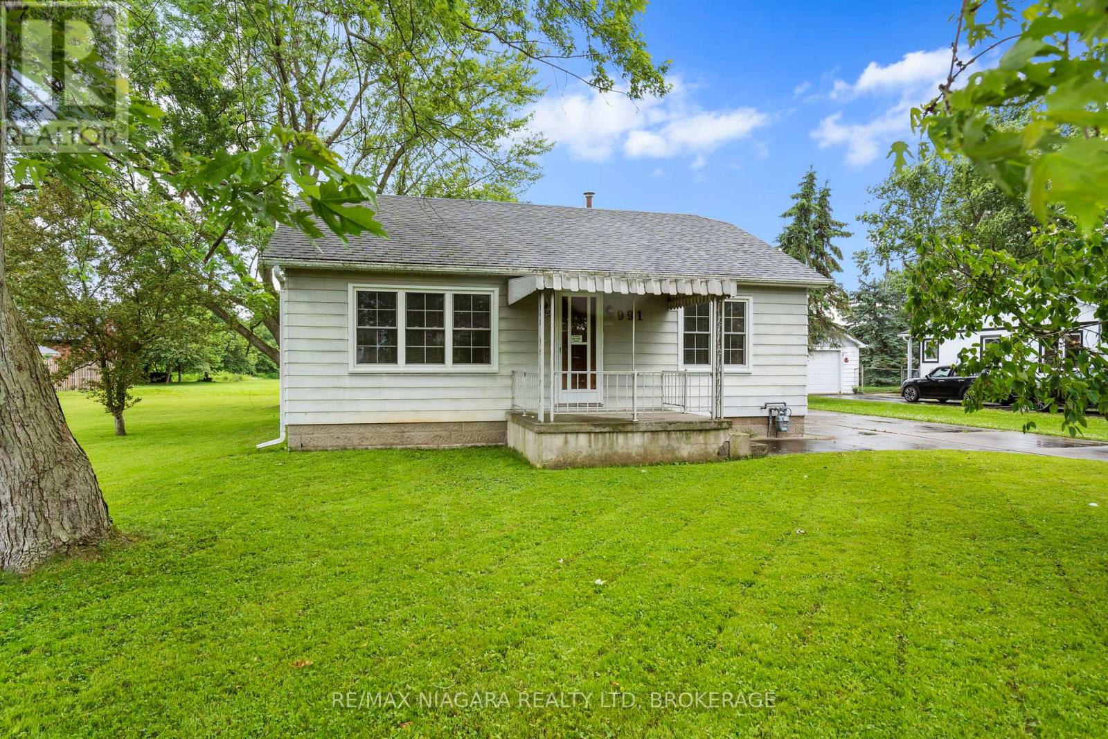 Property at 991 CRESCENT ROAD image 3