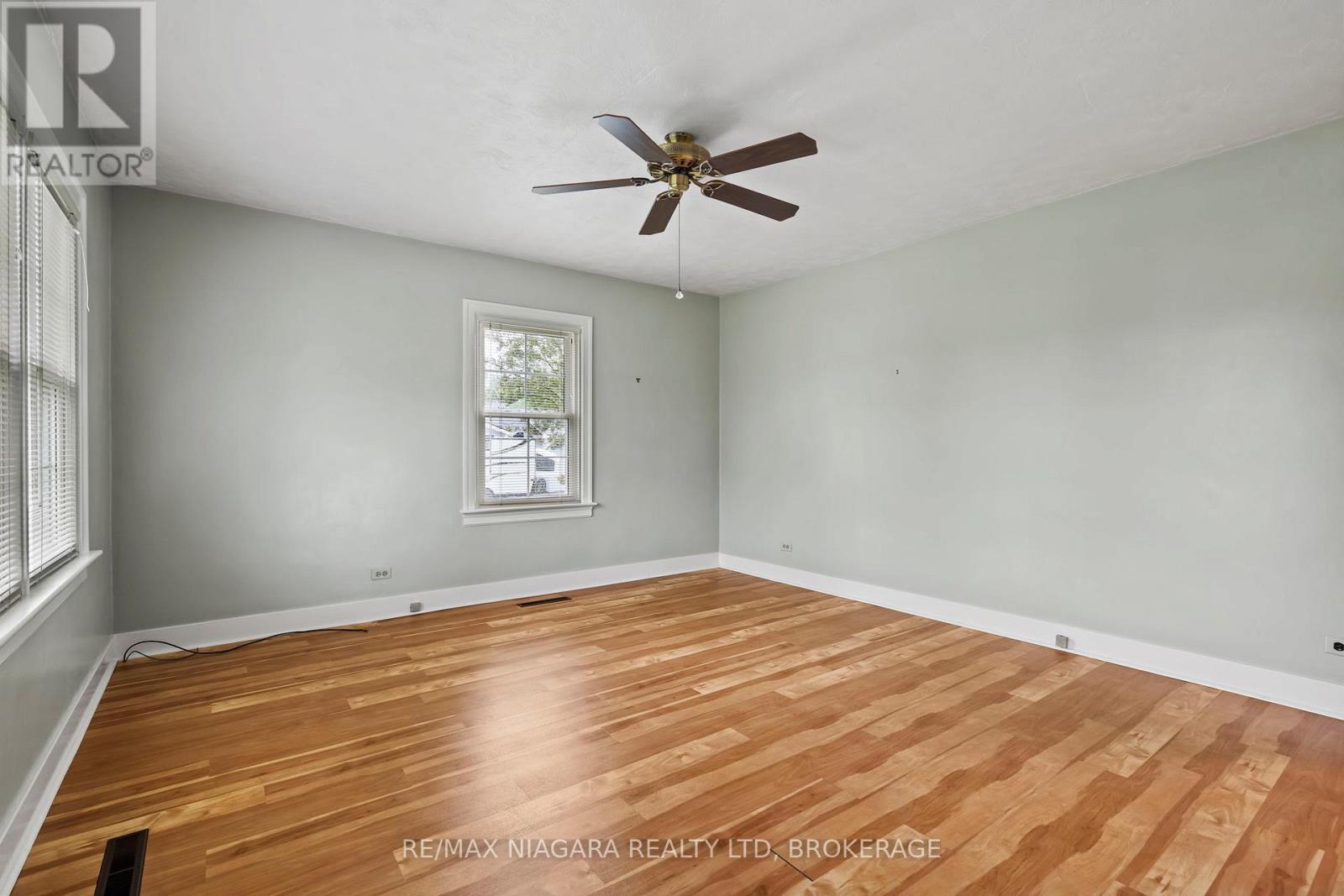 Property at 991 CRESCENT ROAD image 4