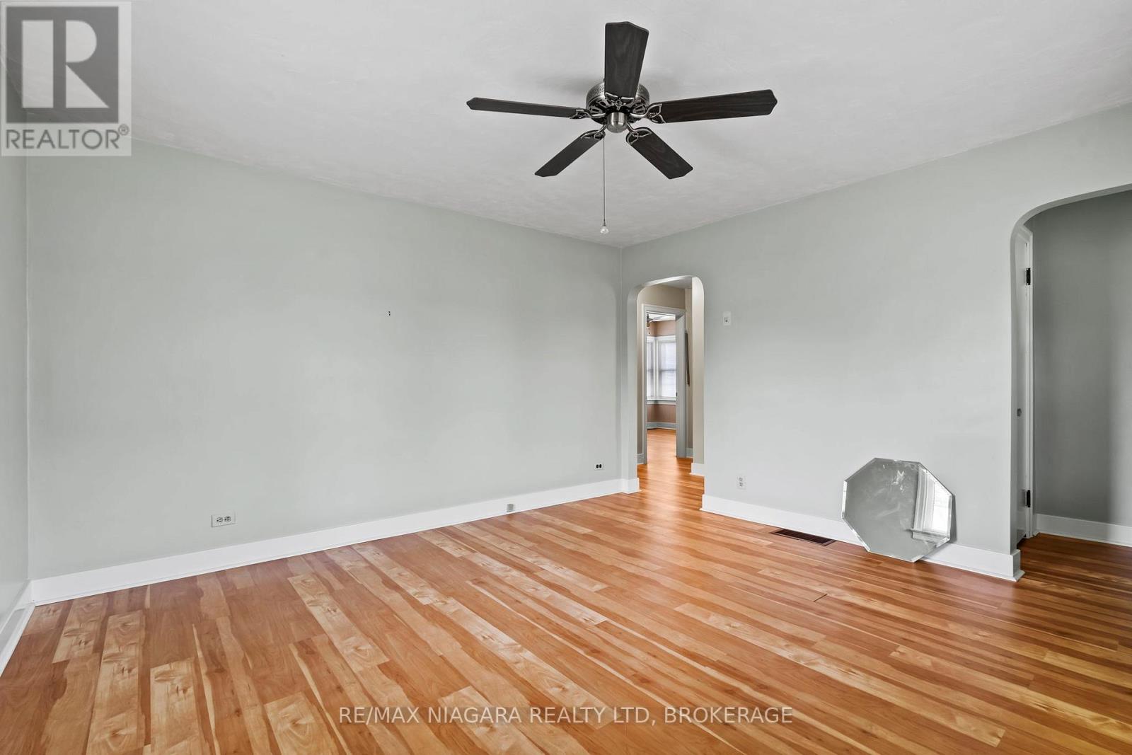 Property at 991 CRESCENT ROAD image 5