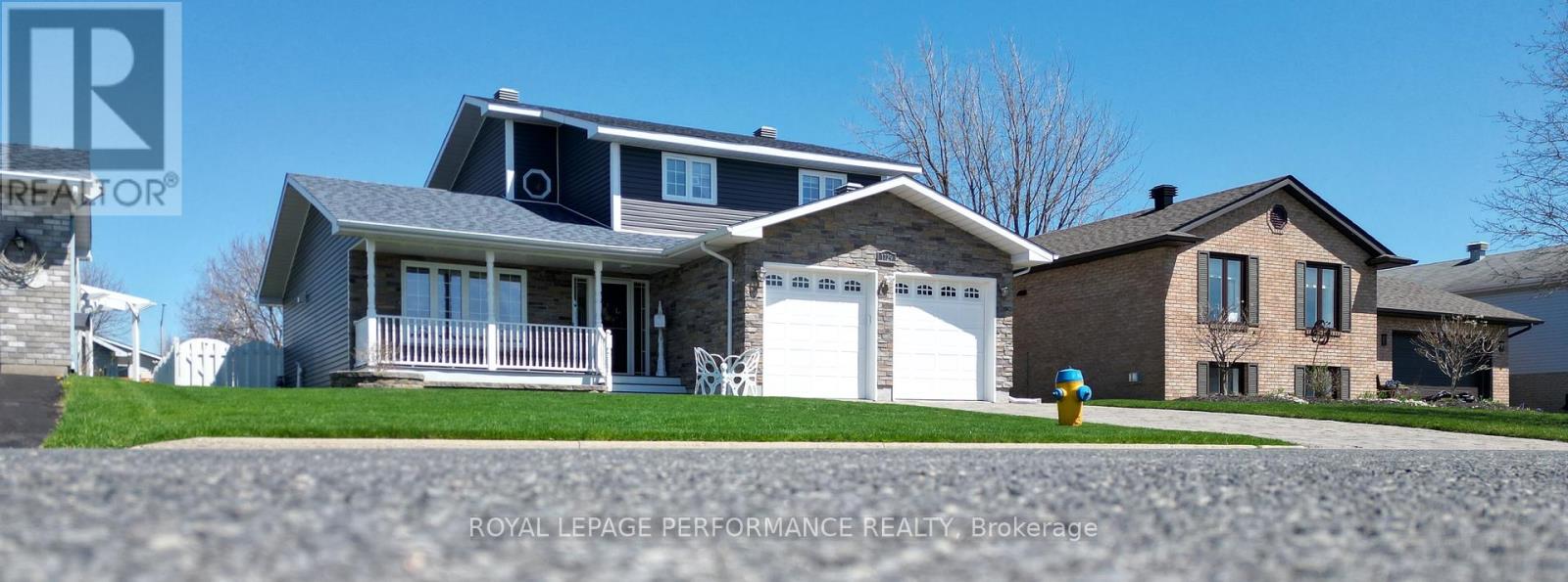 Property at 1729 MACINTYRE AVENUE image 2
