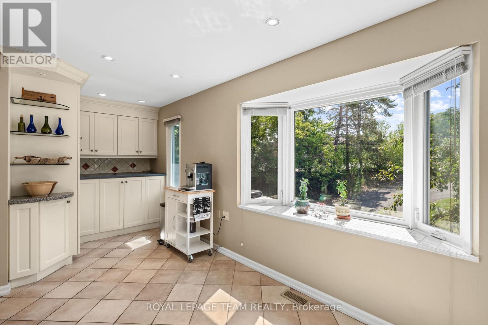 4 - 1011 Prince Of Wales Drive, Ottawa, Ontario  K2C 3K1 - Photo 7 - X12240471