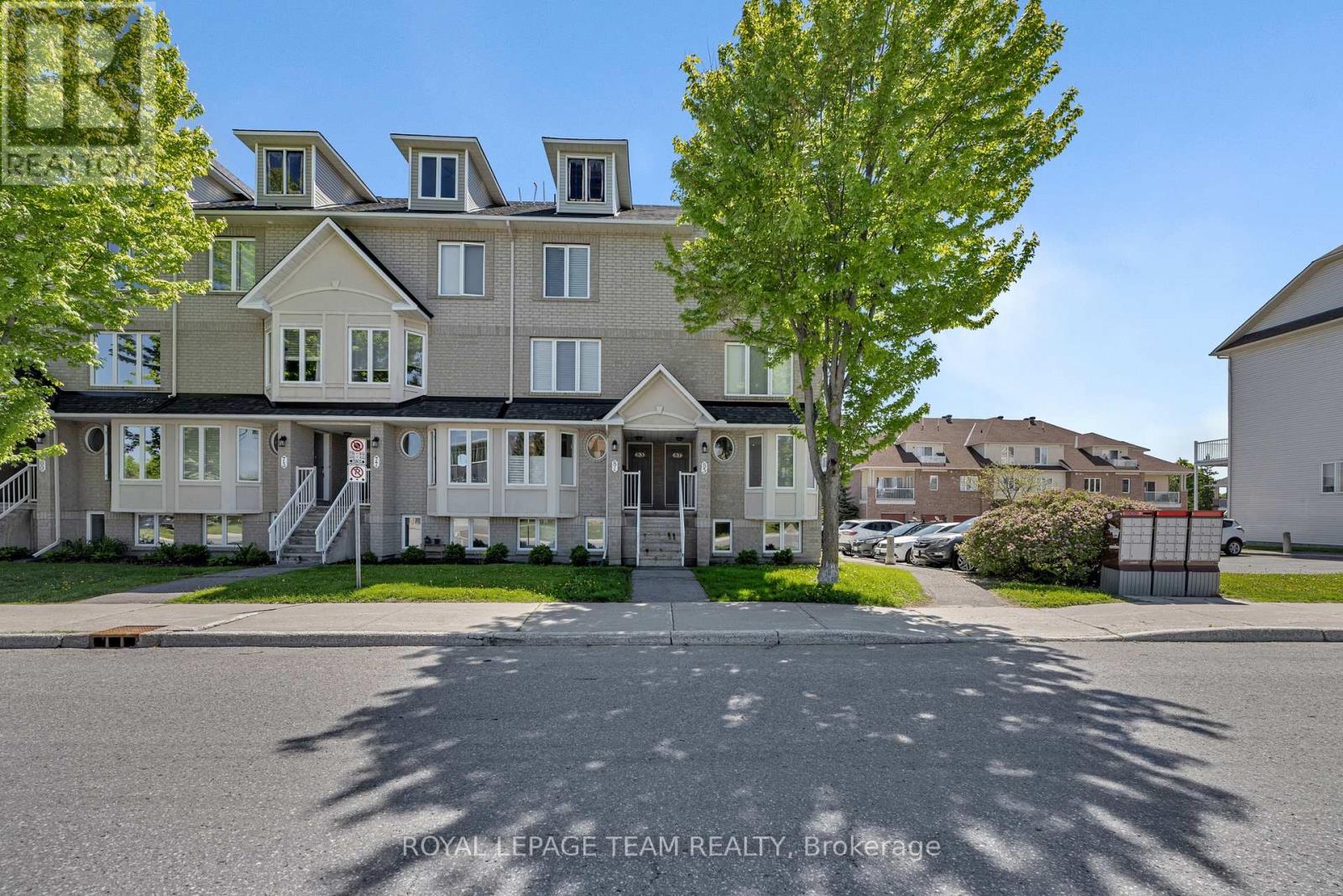 Property at 6 - 85 CRESTHAVEN DRIVE image 2