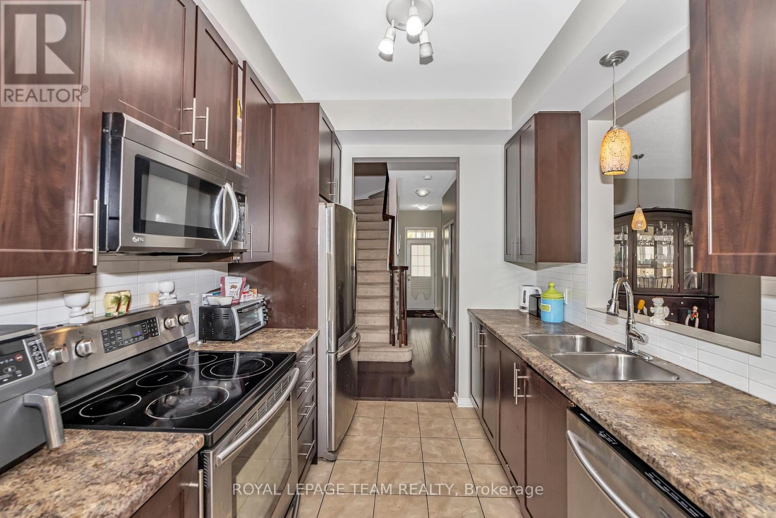 Property at 625 PEPPERVILLE CRESCENT image 4