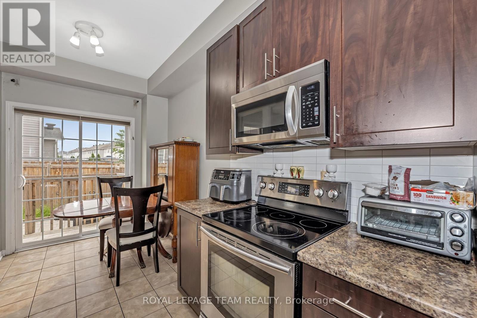 Property at 625 PEPPERVILLE CRESCENT image 5