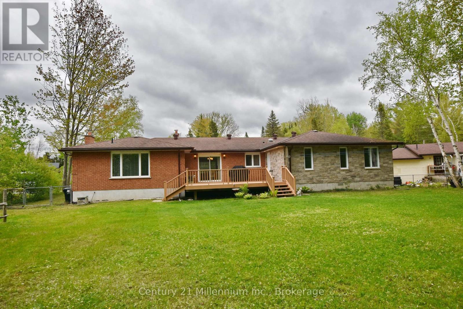 48 Indianola Crescent, Wasaga Beach, Ontario  L9Z 2W3 - Photo 10 - S12239889