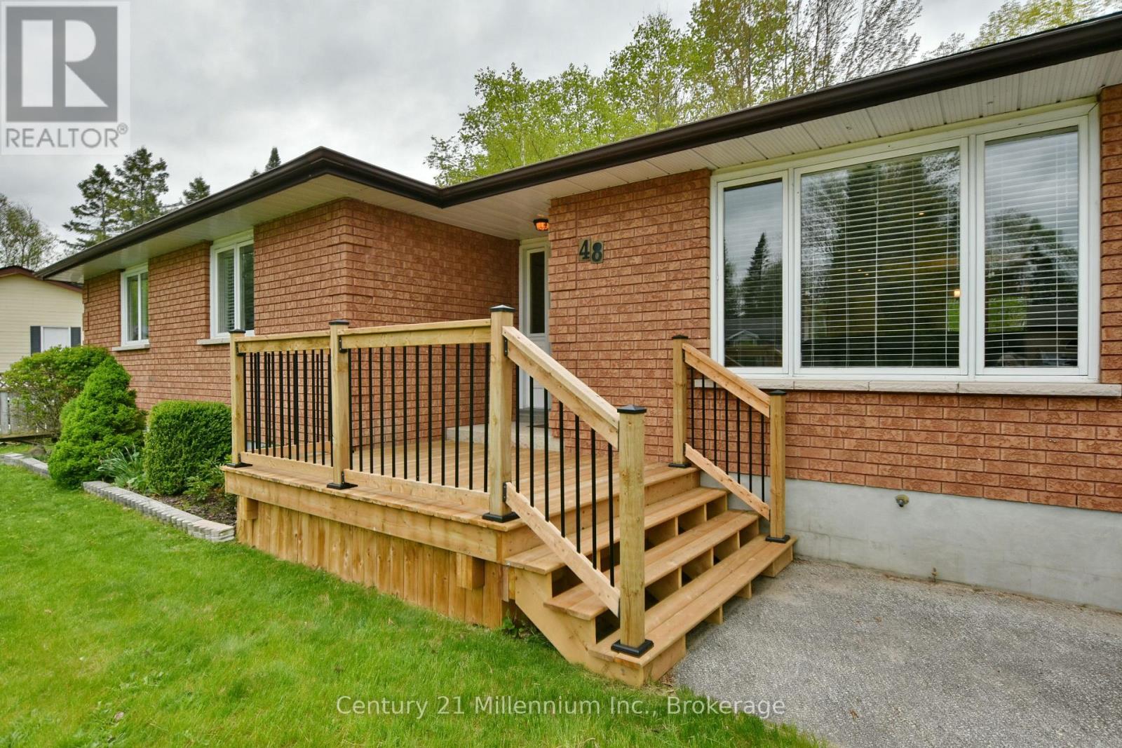 Property at 48 INDIANOLA CRESCENT image 2