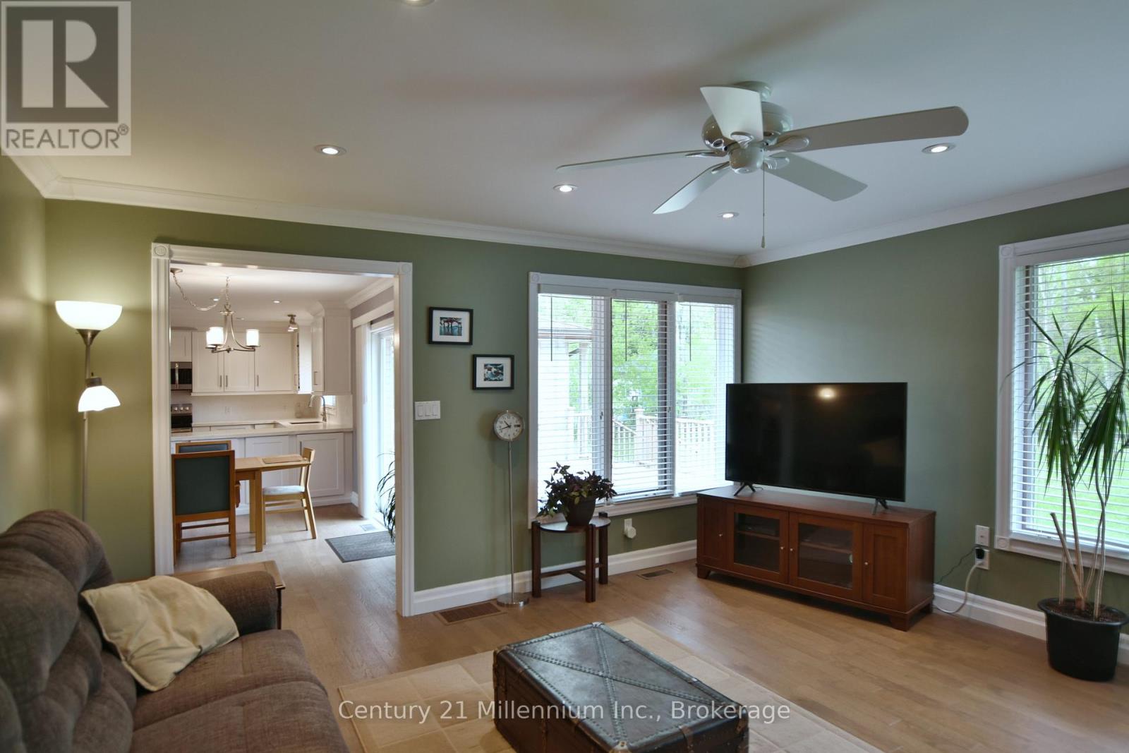 48 Indianola Crescent, Wasaga Beach, Ontario  L9Z 2W3 - Photo 25 - S12239889