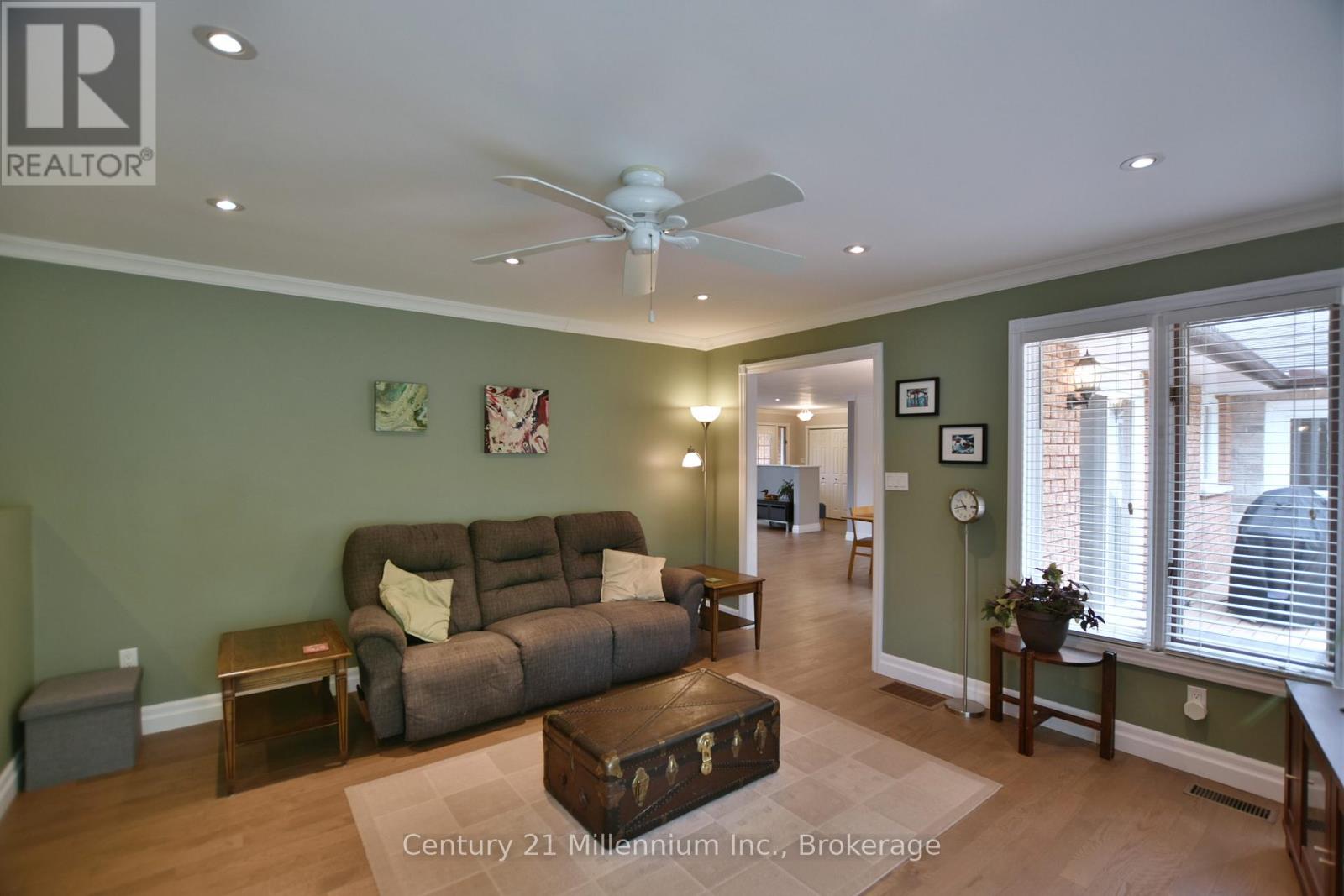 48 Indianola Crescent, Wasaga Beach, Ontario  L9Z 2W3 - Photo 27 - S12239889