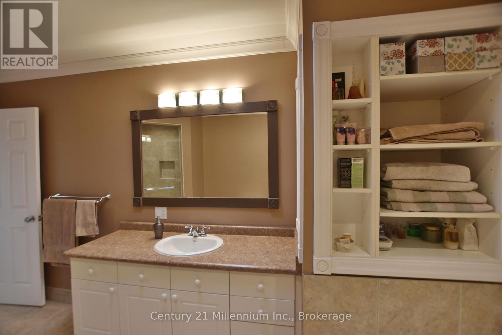 48 Indianola Crescent, Wasaga Beach, Ontario  L9Z 2W3 - Photo 33 - S12239889