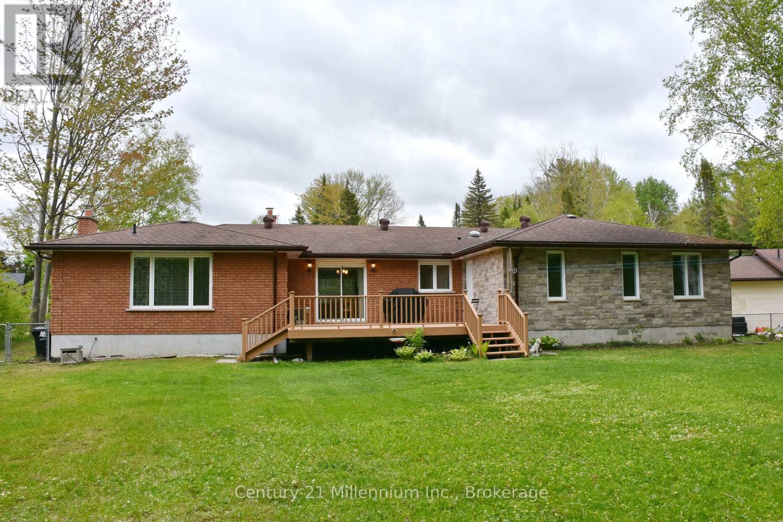 Property at 48 INDIANOLA CRESCENT image 4