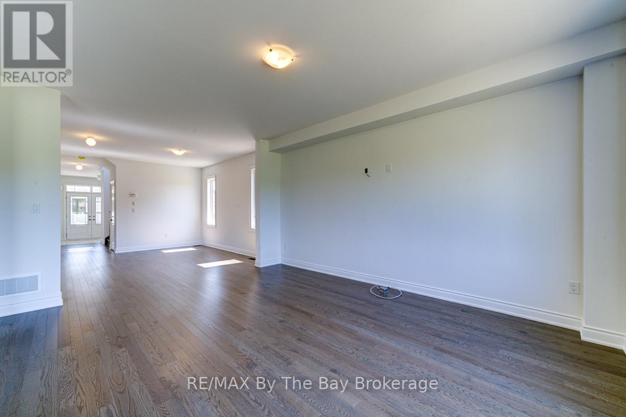 16 Misty Ridge Road, Wasaga Beach, Ontario  L9Z 0R8 - Photo 13 - S12240331