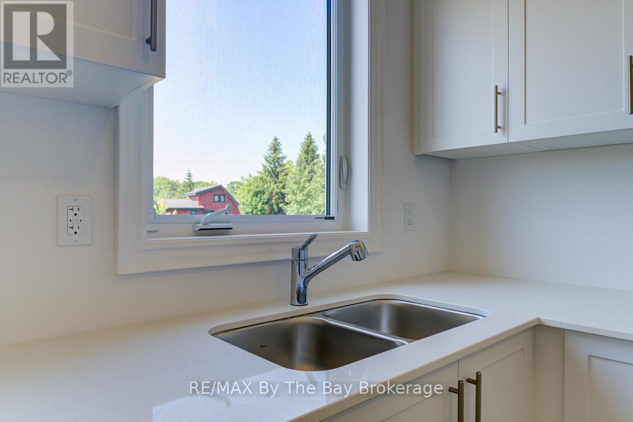 16 Misty Ridge Road, Wasaga Beach, Ontario  L9Z 0R8 - Photo 16 - S12240331