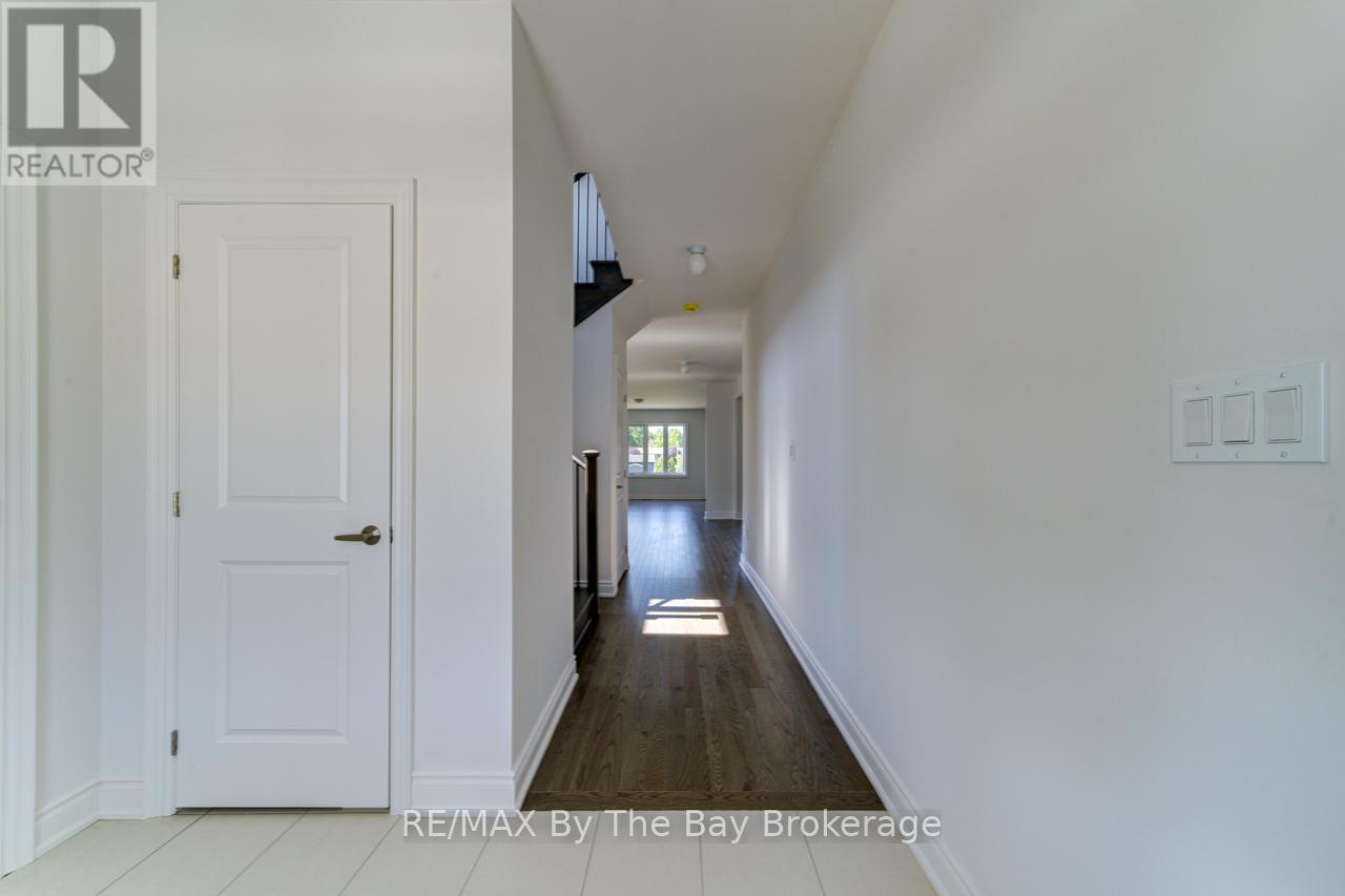 16 Misty Ridge Road, Wasaga Beach, Ontario  L9Z 0R8 - Photo 6 - S12240331