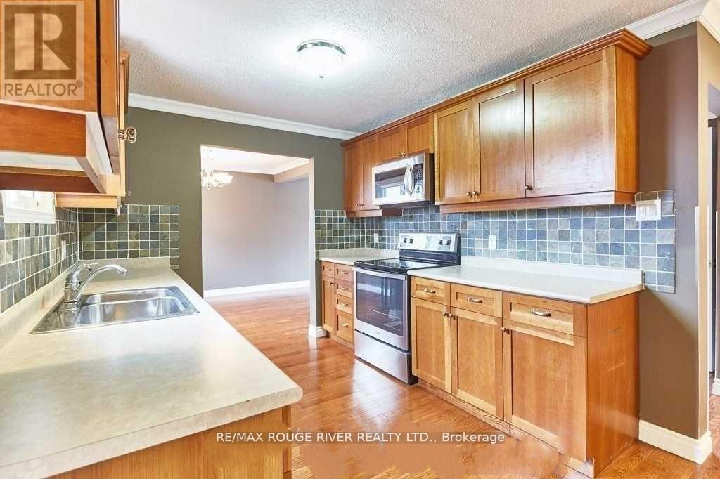 604 Kent Street, Whitby, Ontario  L1N 4Y9 - Photo 12 - E12239448