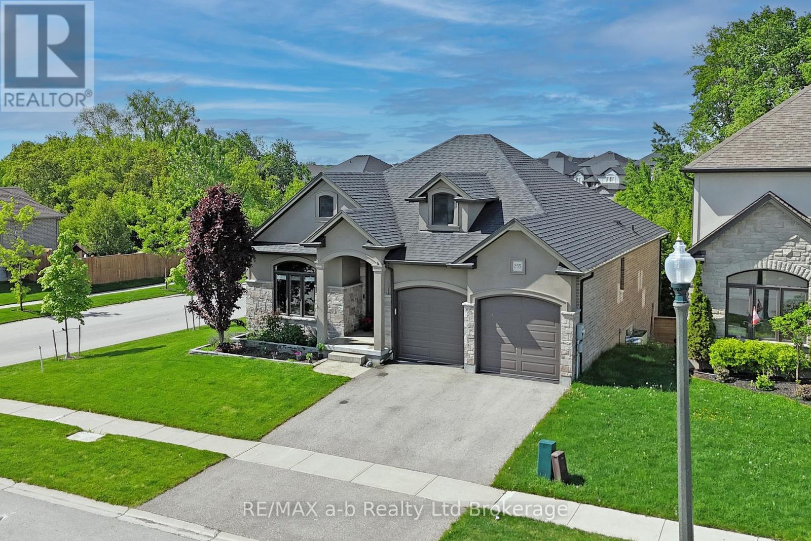 Property at 255 WEDGEWOOD DRIVE image 2