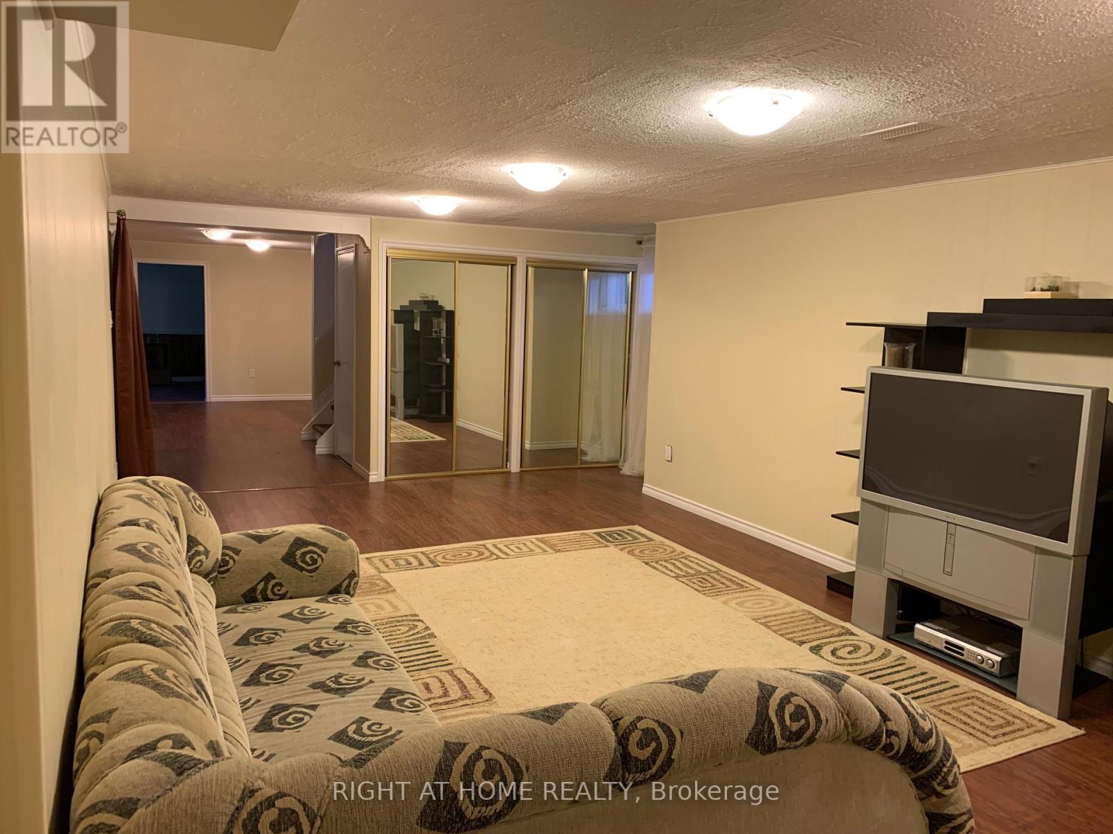 66 Dewlane Drive, Toronto, Ontario  M2R 2P8 - Photo 14 - C12239750