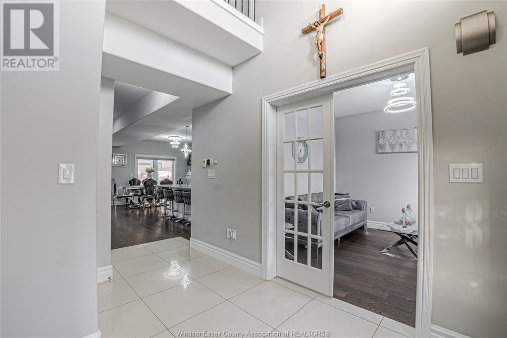 Property at 889 LAKEWOOD image 3