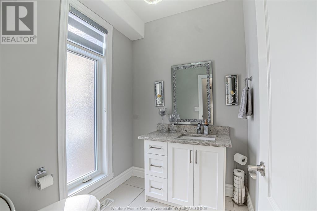 Property at 889 LAKEWOOD image 4