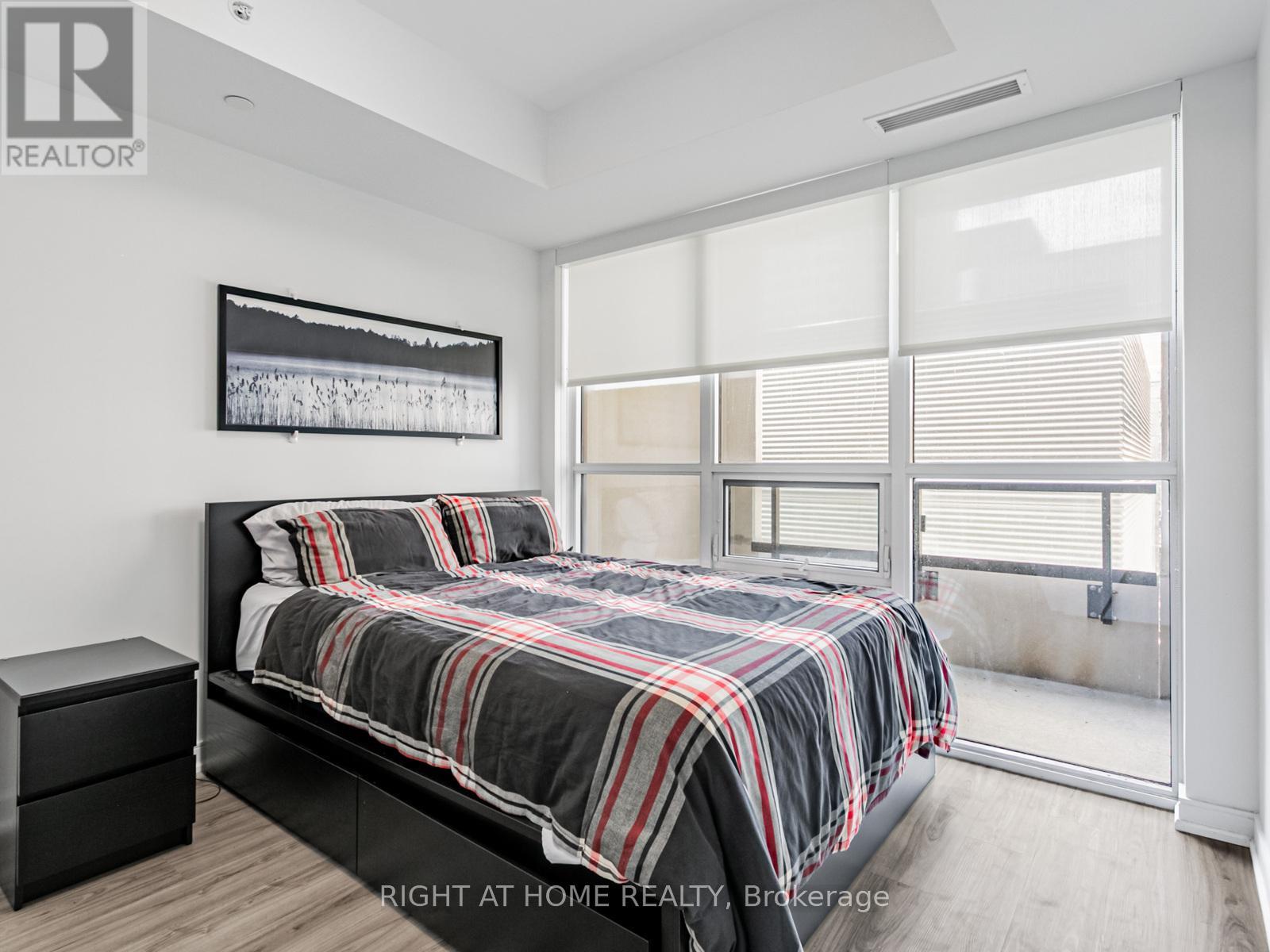 813 - 88 Scott Street, Toronto, Ontario  M5E 0A9 - Photo 11 - C12240084