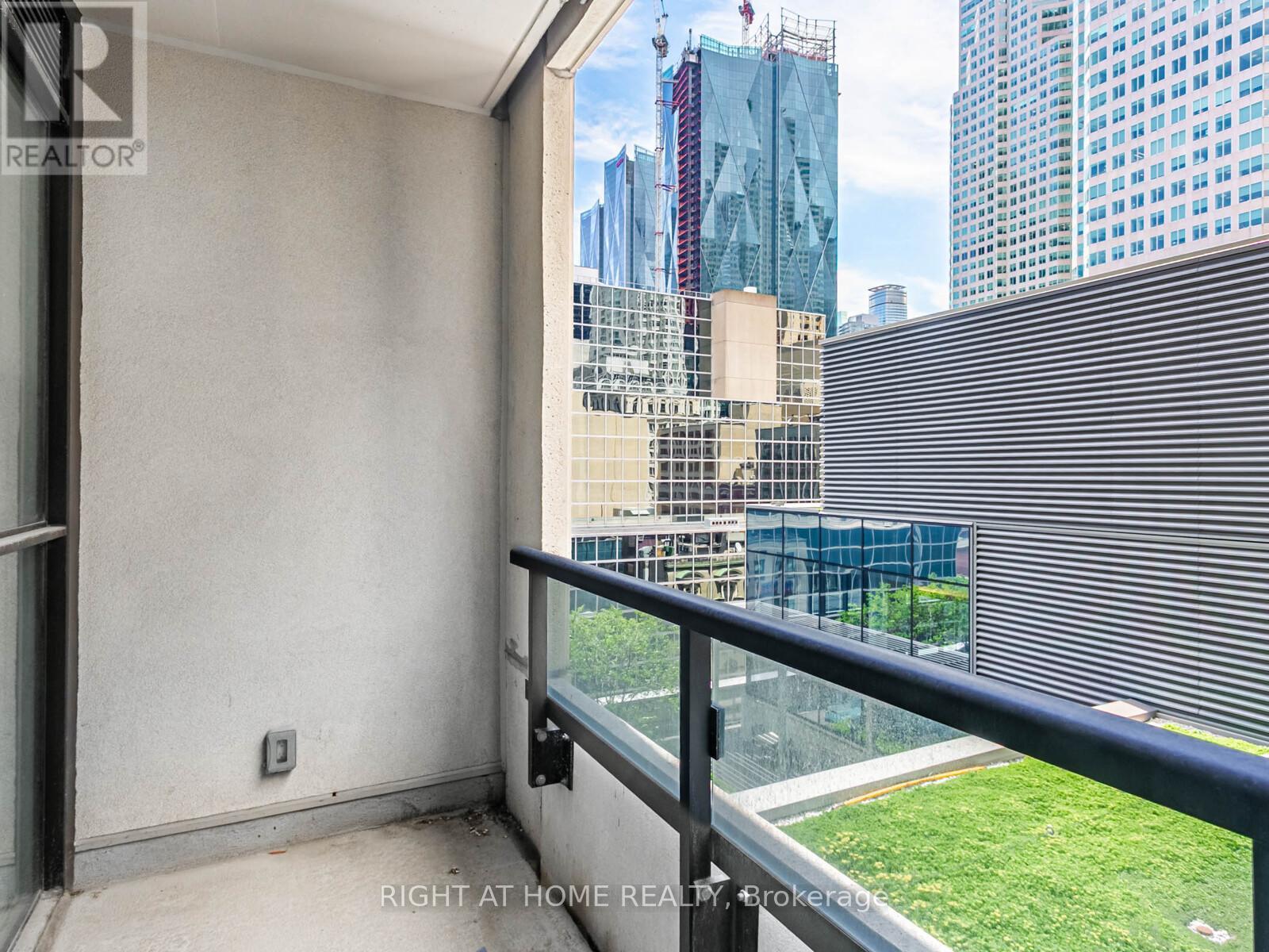 813 - 88 Scott Street, Toronto, Ontario  M5E 0A9 - Photo 15 - C12240084