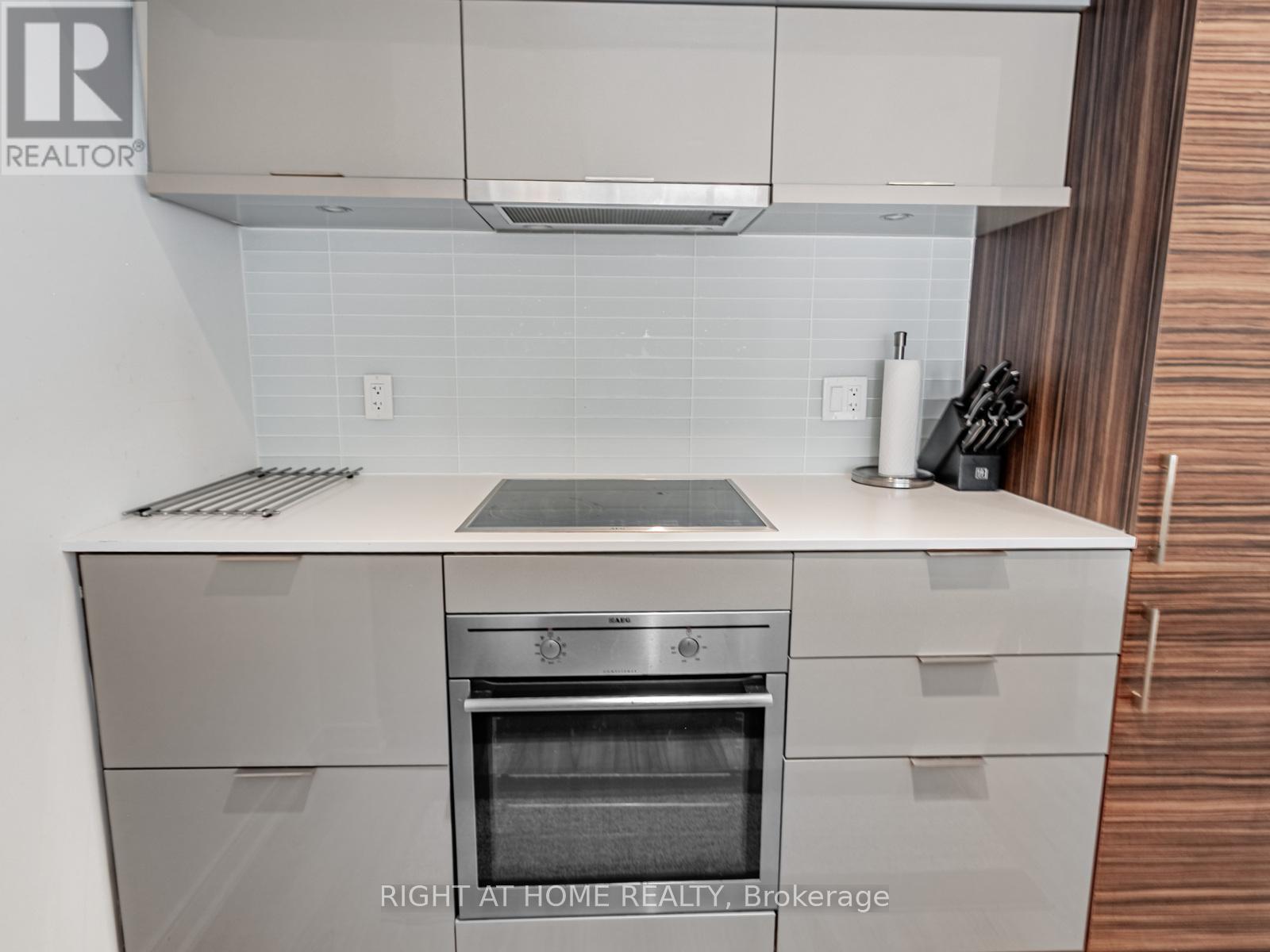 813 - 88 Scott Street, Toronto, Ontario  M5E 0A9 - Photo 5 - C12240084