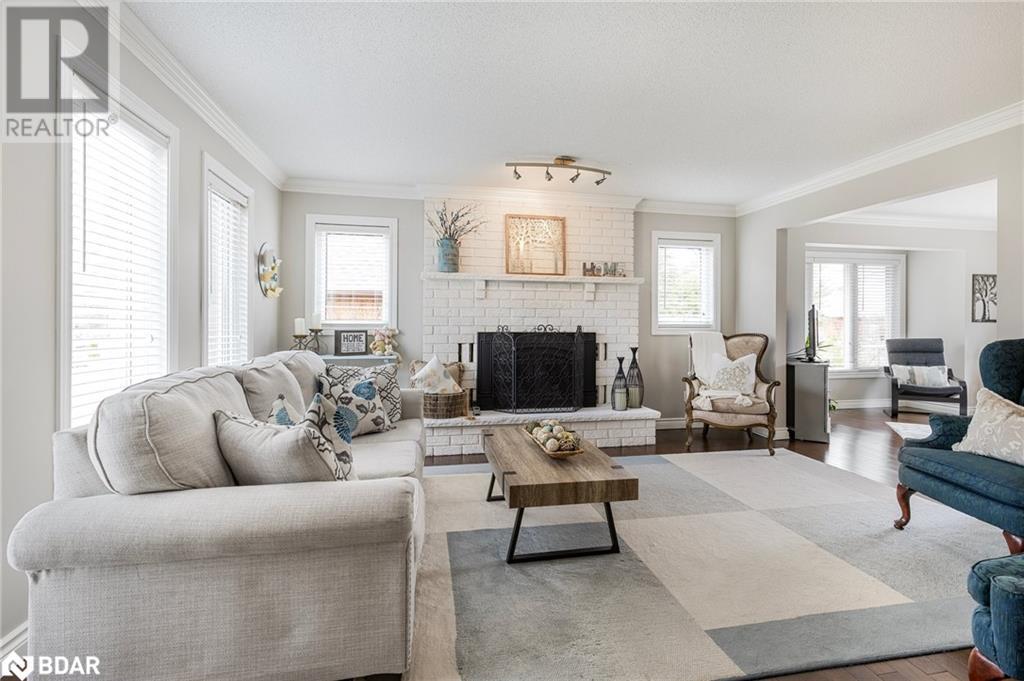 Property at 35 HOWARD Drive image 4
