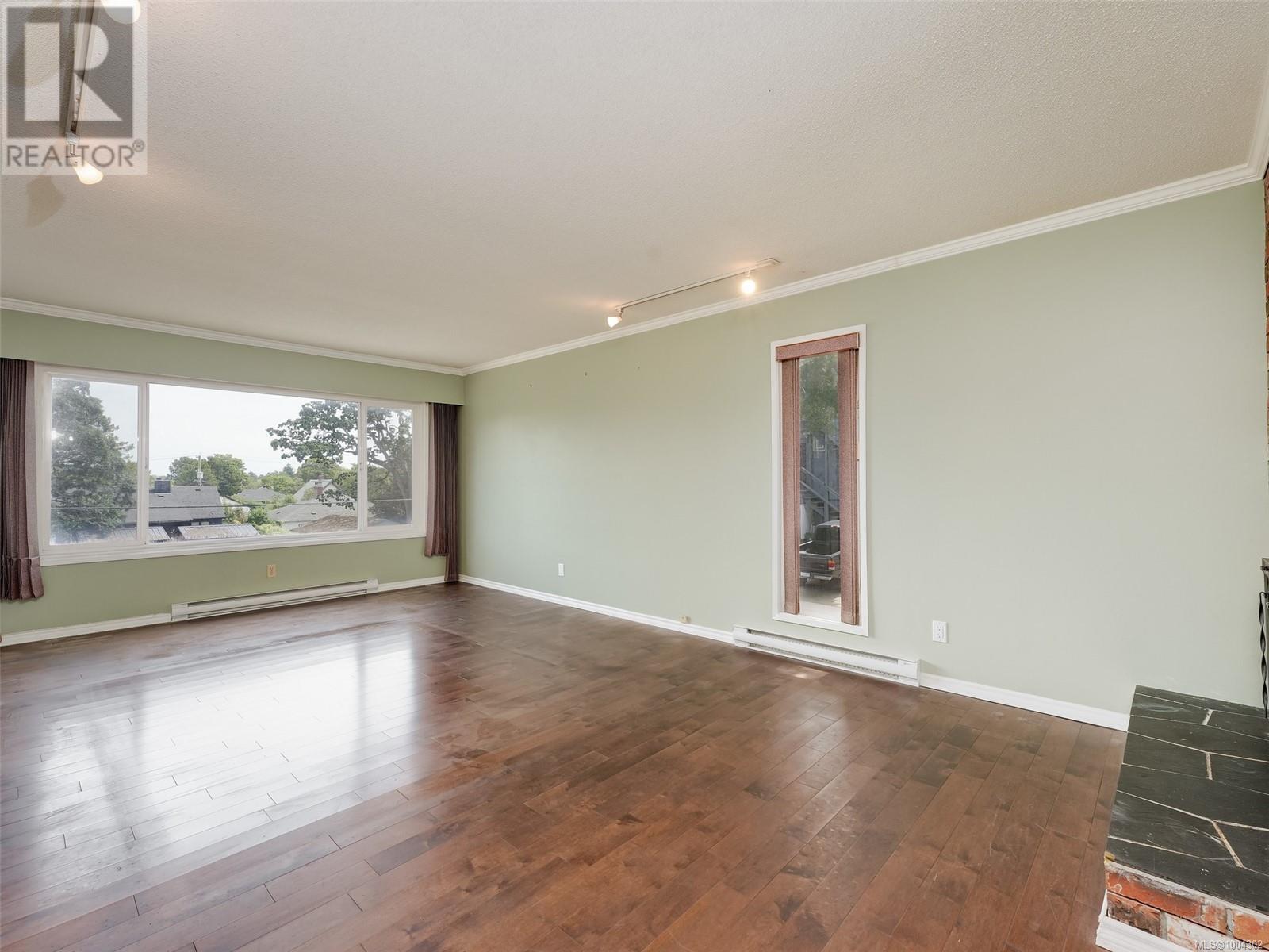 Property at 2520 Fifth St image 3