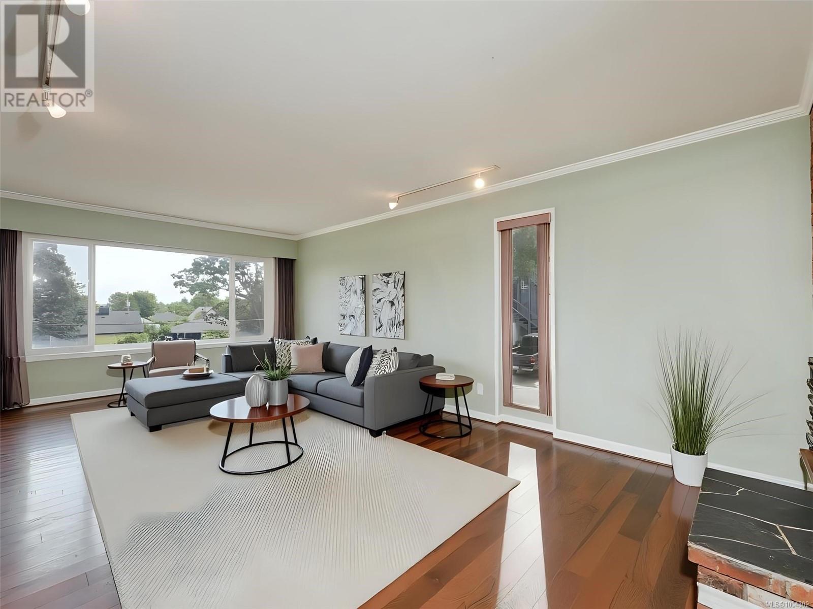 Property at 2520 Fifth St image 4