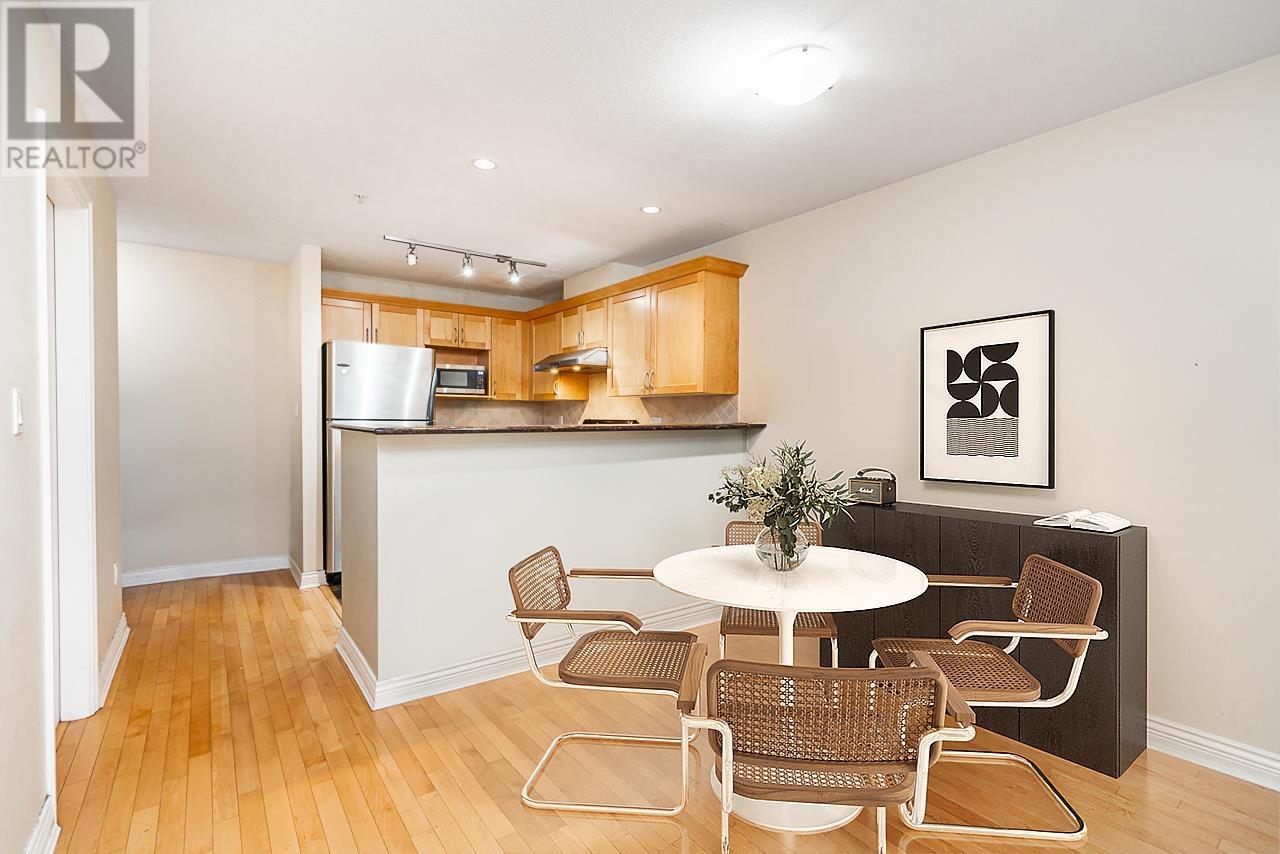 301 2015 TRAFALGAR STREET, vancouver, British Columbia V6K1P7