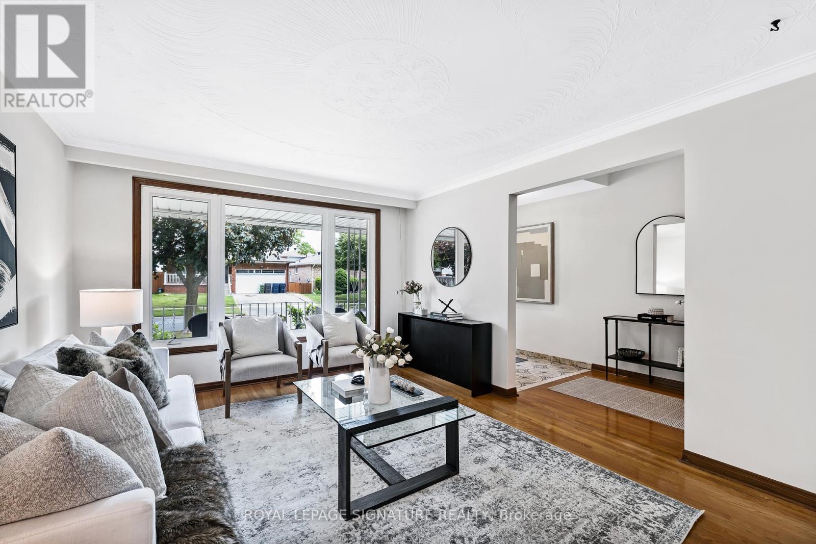 Property at 28 GREENDOWNS DRIVE image 4