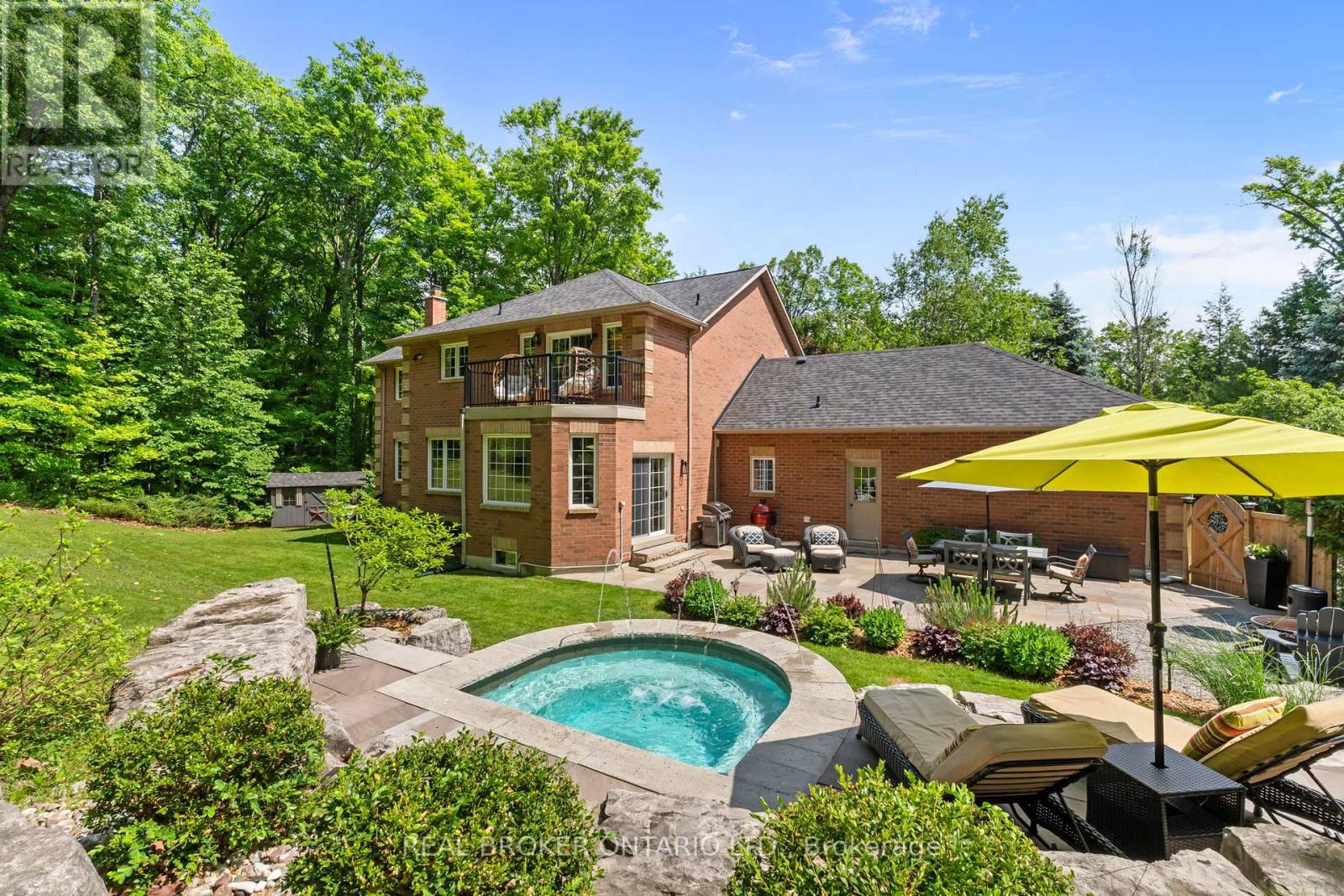 Property at 8 OAKVIEW PLACE image 1