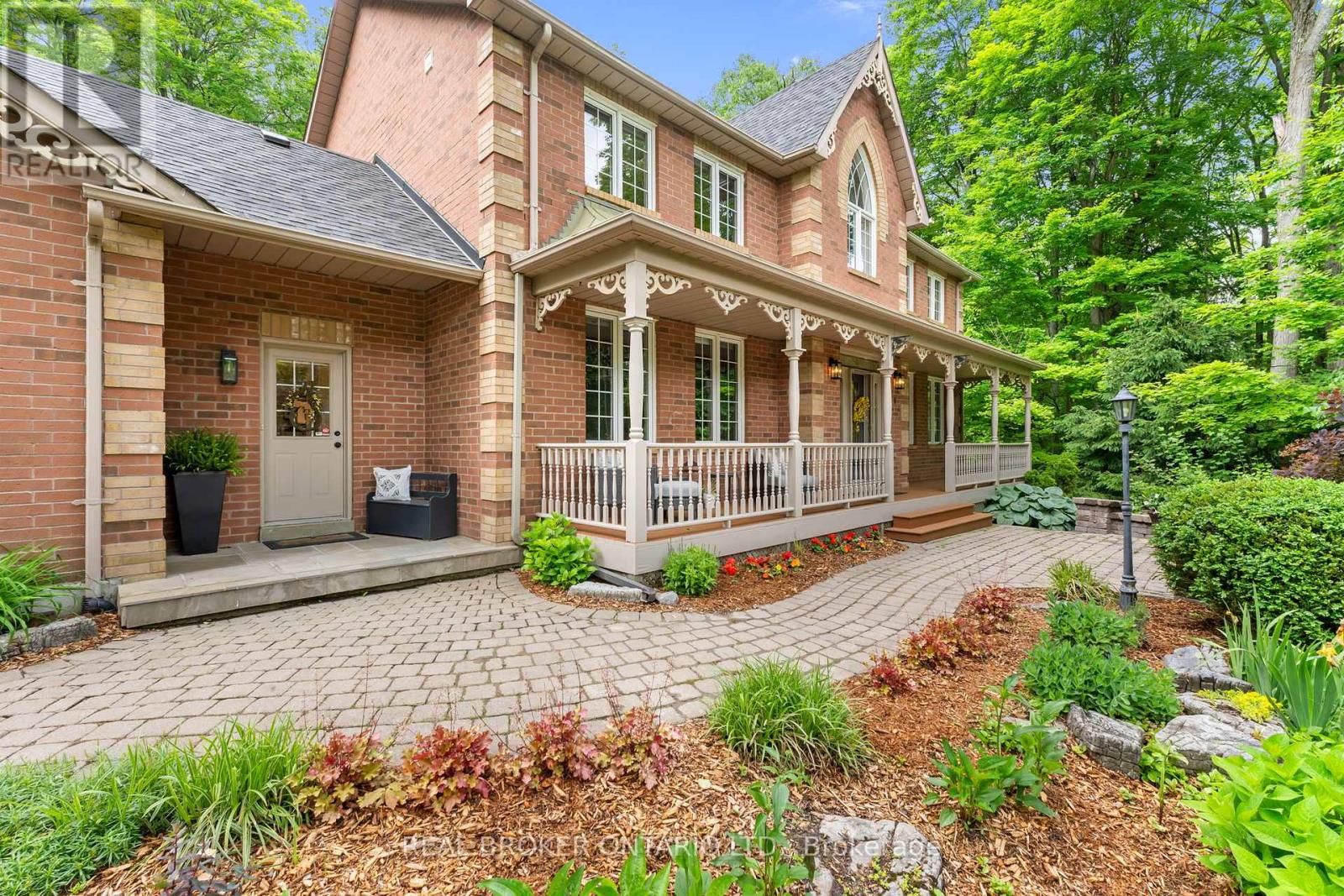 Property at 8 OAKVIEW PLACE image 3