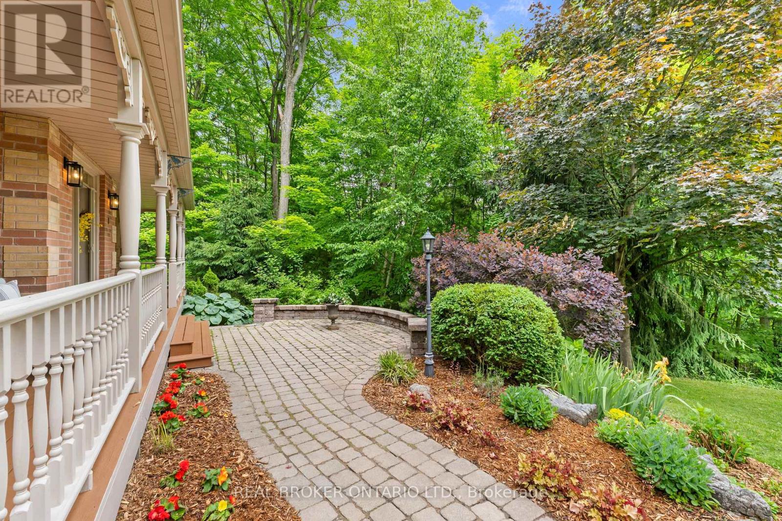Property at 8 OAKVIEW PLACE image 5