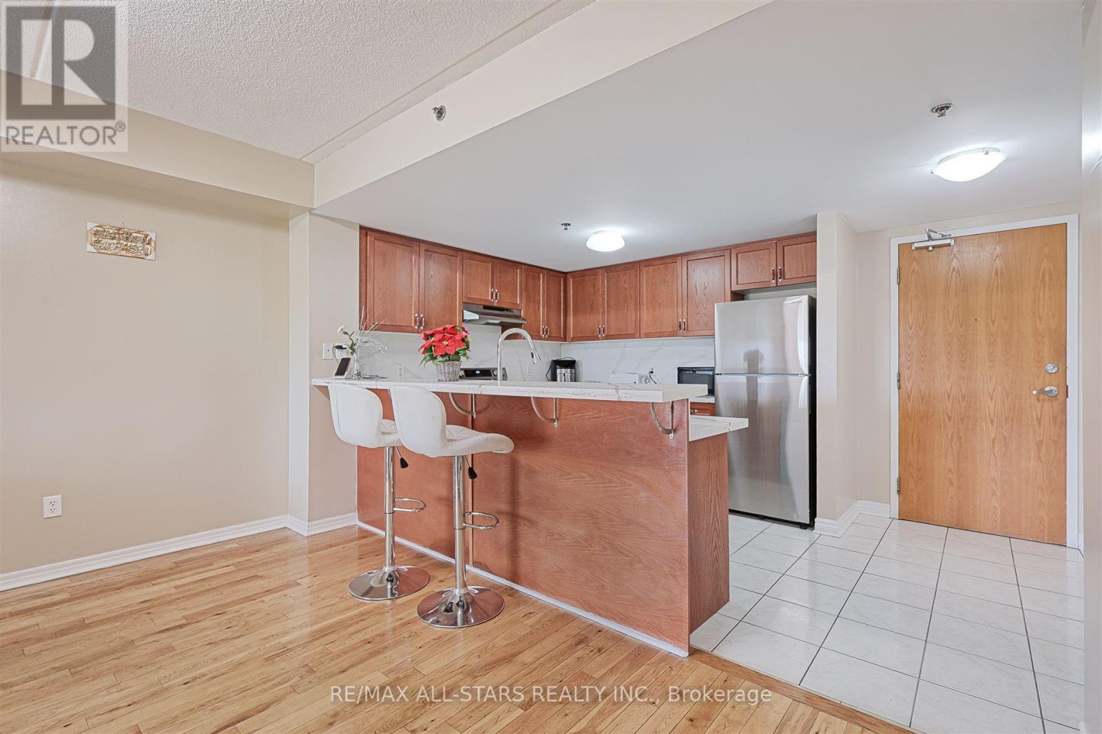 Property at 304 - 7428 MARKHAM ROAD image 3