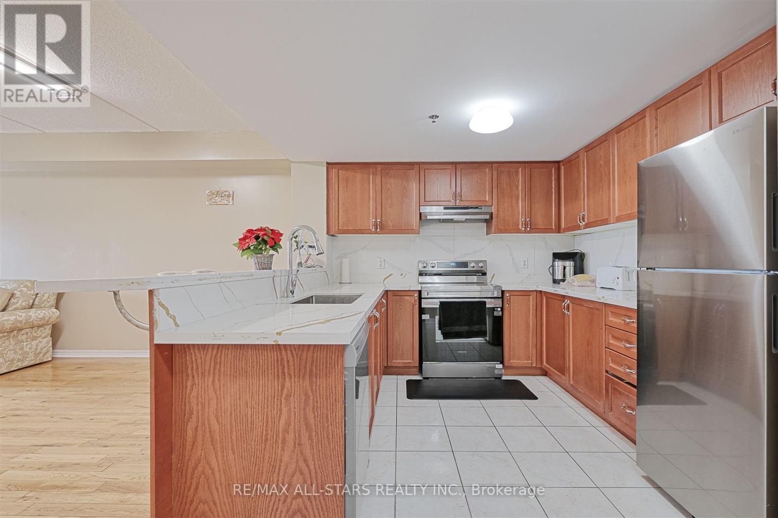 Property at 304 - 7428 MARKHAM ROAD image 5