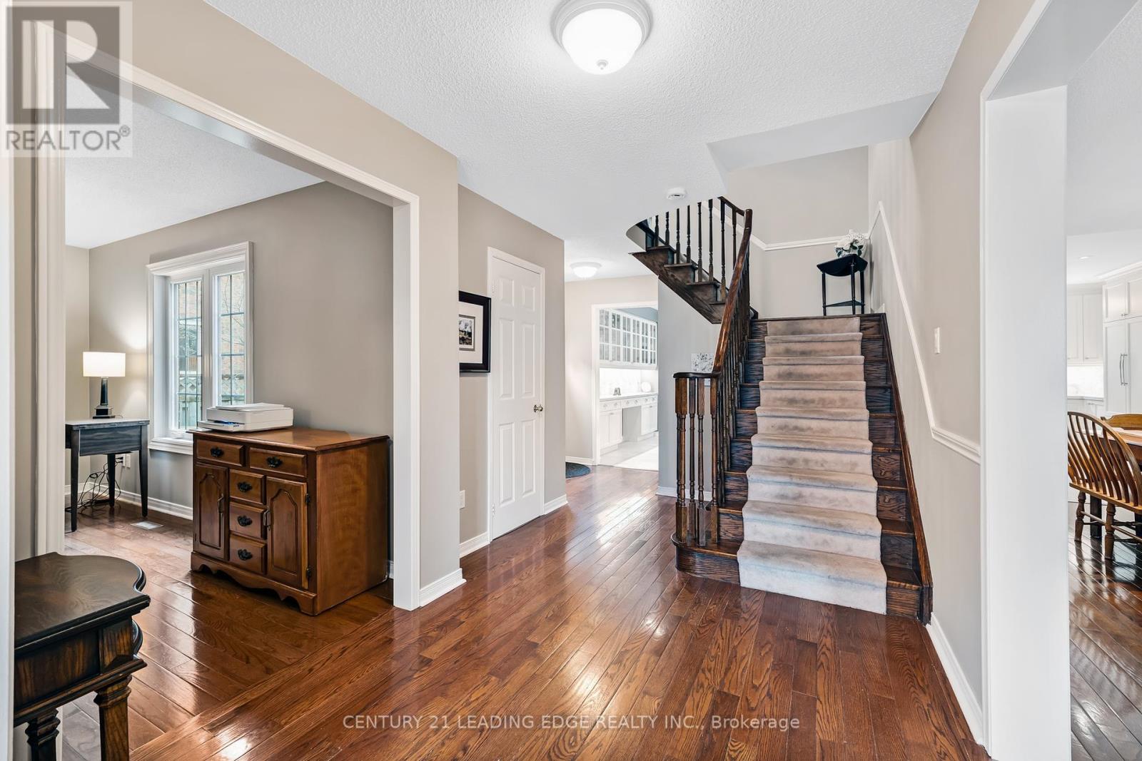 Property at 18 IRONWOOD CRESCENT image 4