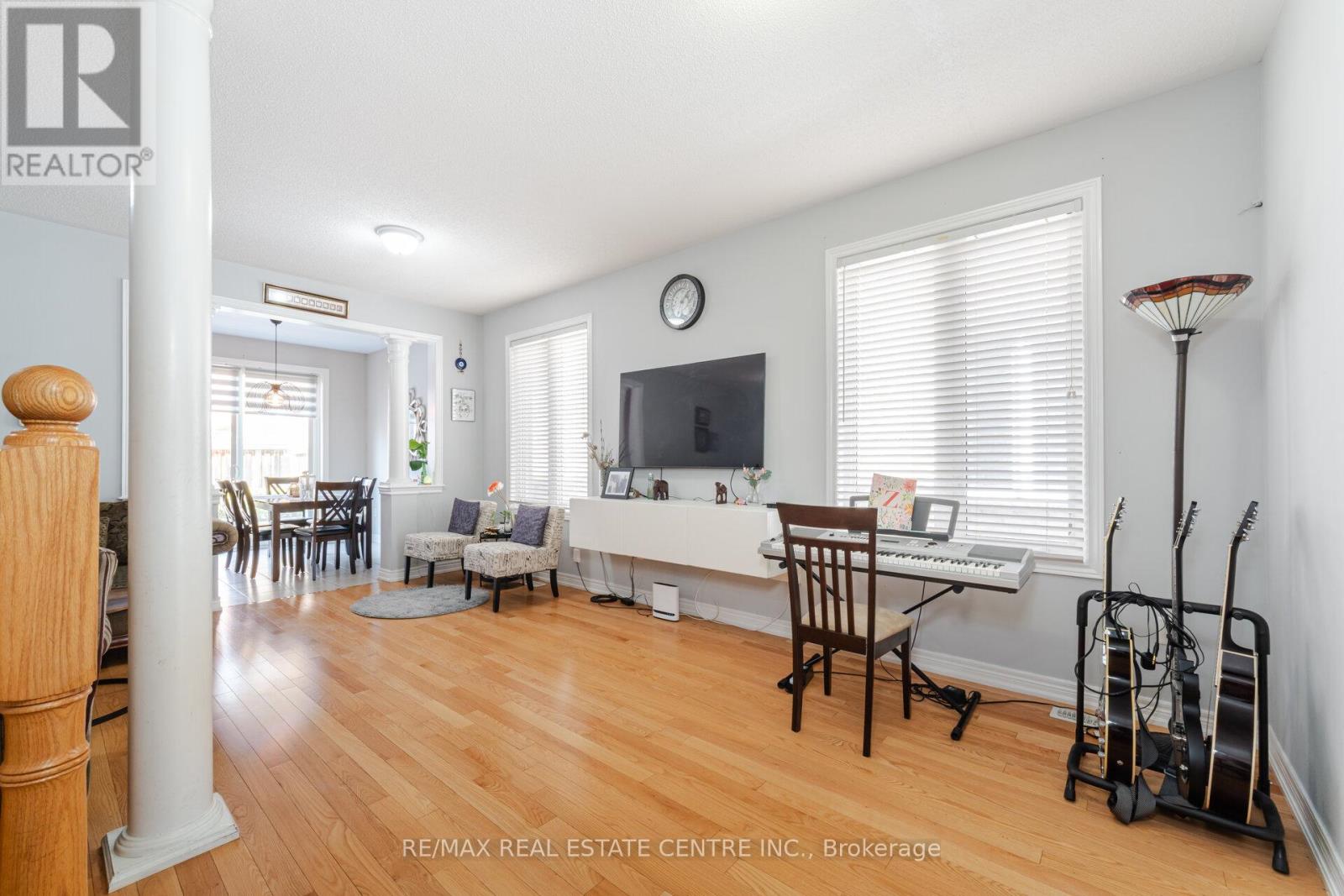 Property at 15 VANDERPOOL CRESCENT image 5